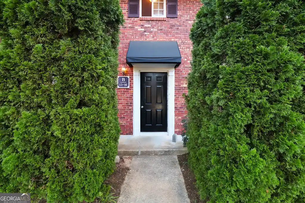 Listing Photo 2 - Condo for sale in 195 Sycamore Dr located at 195 Sycamore Dr, Athens, GA 30606 - Unit #APT B14