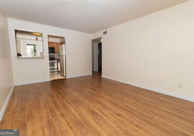 Listing Photo 3 - Condo for sale in building located at 195 Sycamore Dr, Athens, GA 30606 - Unit #APT B14