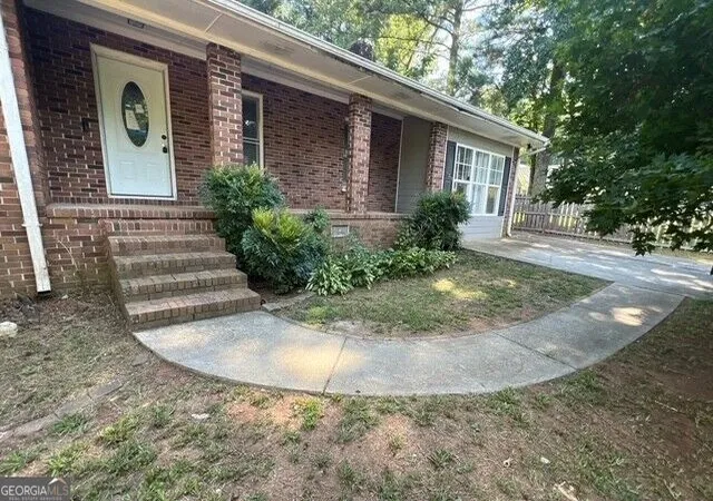 Photo 2 of Single family home for sale at 1710 Rosewood Dr, Griffin, GA 30223 | MLS# 10826558 | Listing updated on 2026-09-17