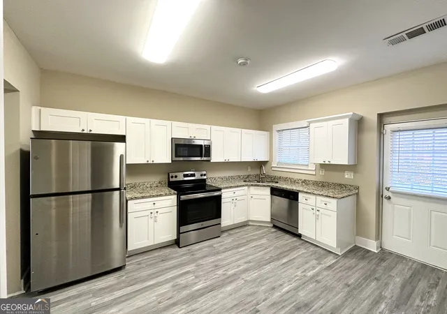 5th image of 555 Holly St Nw, Atlanta, GA 30318 | MLS# 10430190