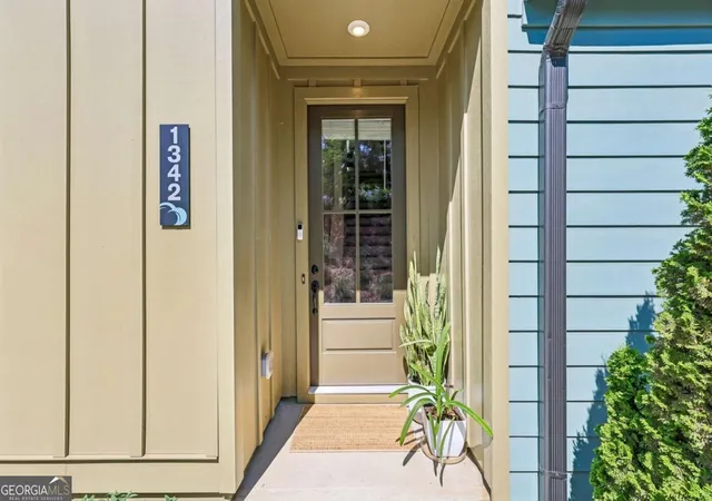 Photo 3 of Sale Pending at 1342 Breezy St Se, Atlanta, GA 30315 | MLS# 10810717 | Listing updated on 2026-09-16