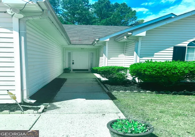 Photo 2 of Sale Pending at 1630 Isleworth Cir, Atlanta, GA 30349 | MLS# 10804377 | Listing updated on 2026-09-24