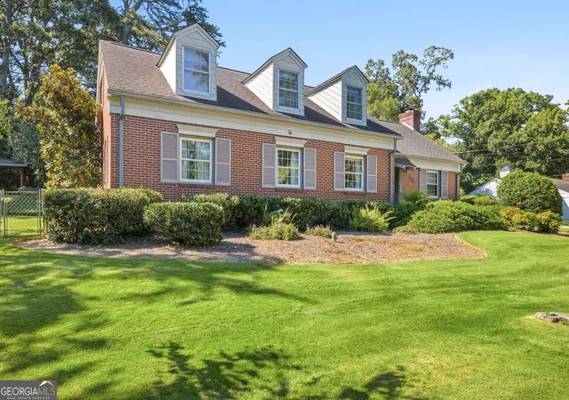 Photo 3 of Single family home for sale at 1154 Glenwood Dr, Gainesville, GA 30501 | MLS# 10809415 | Listing updated on 2026-10-23