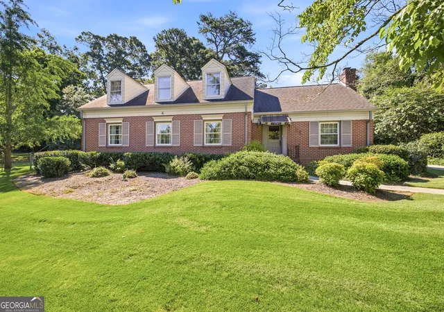 Photo 4 of Single family home for sale at 1154 Glenwood Dr, Gainesville, GA 30501 | MLS# 10809415 | Listing updated on 2026-10-23