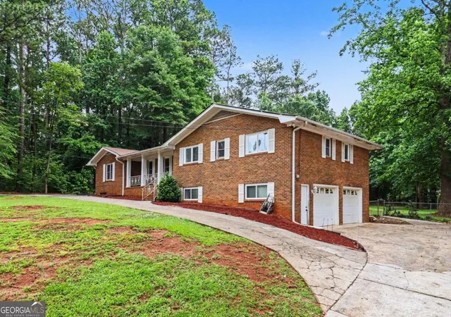 Photo 2 of Single family home for sale at 329 Plantation Cir, Fayetteville, GA 30214 | MLS# 10788419 | Listing updated on 2026-07-22