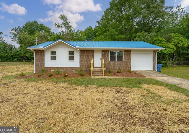 Photo 1 of Single family home for sale at 185 Berry Dr, Athens, GA 30601 | MLS# 10756045 | Listing updated on 2026-09-14
