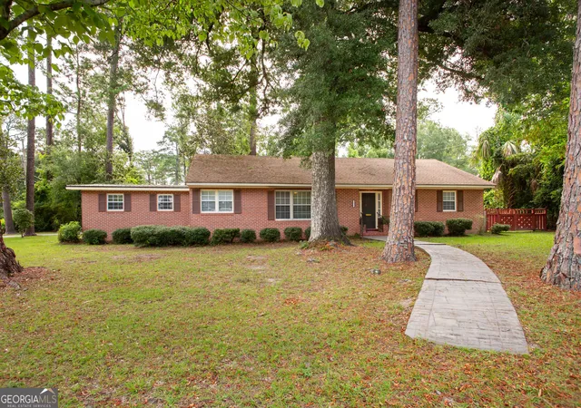 Photo 2 of Single family home for sale at 1112 Hill St, Waycross, GA 31501 | MLS# 10824543 | Listing updated on 2026-09-14