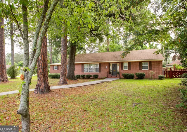 Photo 3 of Single family home for sale at 1112 Hill St, Waycross, GA 31501 | MLS# 10824543 | Listing updated on 2026-09-14