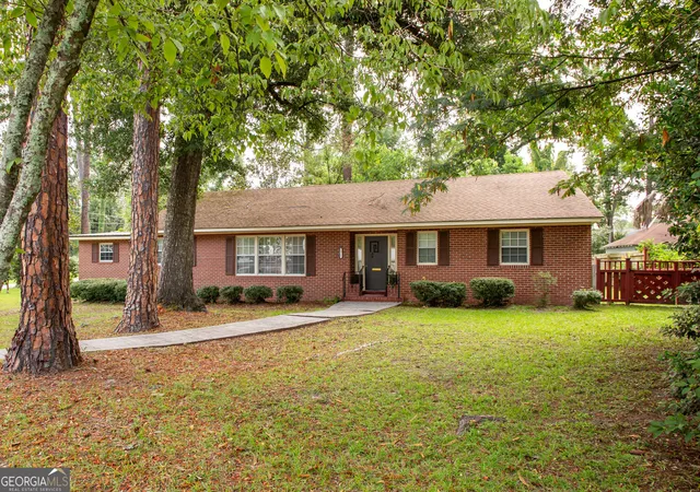Photo 3 of Single family home for sale at 1112 Hill St, Waycross, GA 31501 | MLS# 10824543 | Listing updated on 2026-09-14