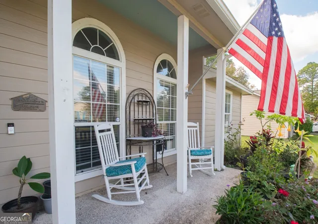 Photo 3 of Sale Pending at 208 Mcqueen Cir, Saint Marys, GA 31558 | MLS# 10717343 | Listing updated on 2026-04-21
