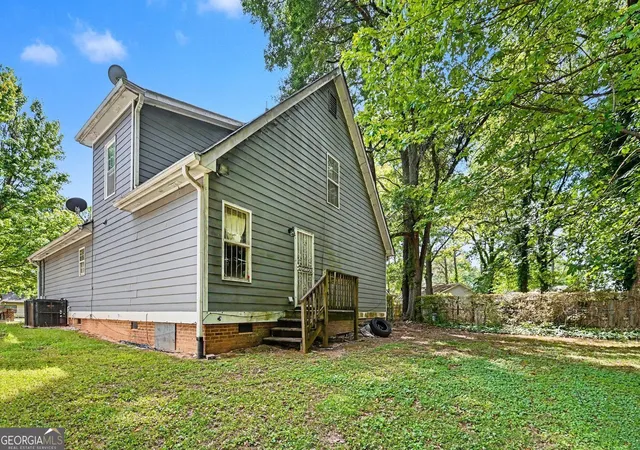 2nd image of 1451 Kennesaw Dr NW, Atlanta, GA 30318