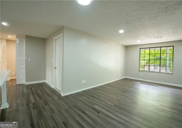 Photo 4 of Single family home for sale at 1995 Northerly Wy, Stone Mountain, GA 30088 | MLS# 10832538 | Listing updated on 2026-09-23