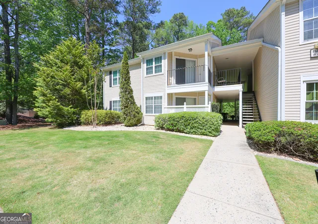 Homes for sale in Peachtree City, GA | 823 Ridgefield Dr, Peachtree City, GA 30269 | MLS# 10734923