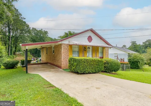 Photo 2 of Single family home for sale at 1979 Thomasville Dr Se, Atlanta, GA 30315 | MLS# 10801333 | Listing updated on 2026-08-24