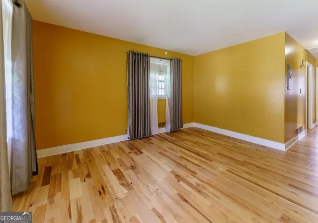 Photo 4 of Single family home for sale at 1979 Thomasville Dr Se, Atlanta, GA 30315 | MLS# 10801333 | Listing updated on 2026-08-24