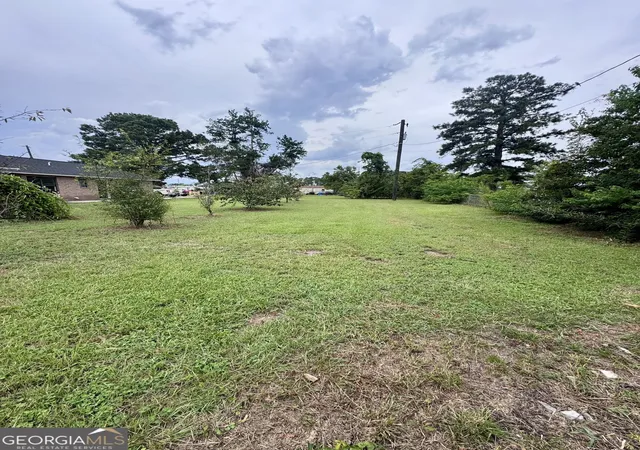 Photo 3 of Single family home for sale at 33 Hester St, Hazlehurst, GA 31539 | MLS# 10834709 | Listing updated on 2026-10-06