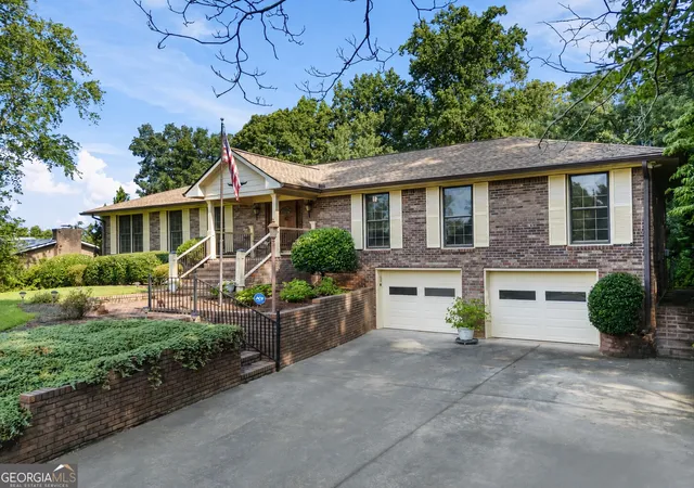 Photo 1 of Single family home for sale at 2950 Foothill Trl, Marietta, GA 30066 | MLS# 10826322 | Listing updated on 2026-09-13