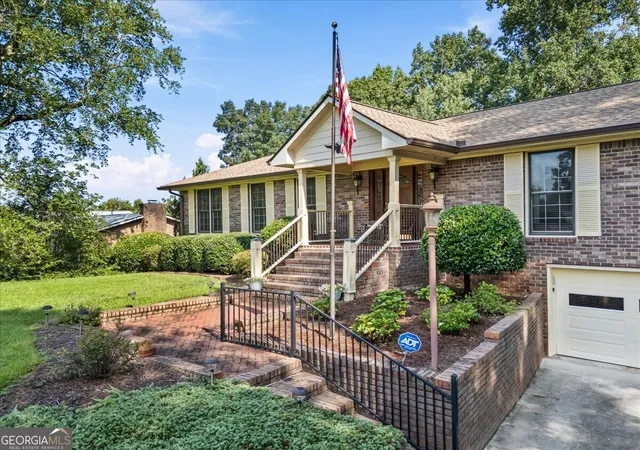 Photo 3 of Single family home for sale at 2950 Foothill Trl, Marietta, GA 30066 | MLS# 10826322 | Listing updated on 2026-09-13