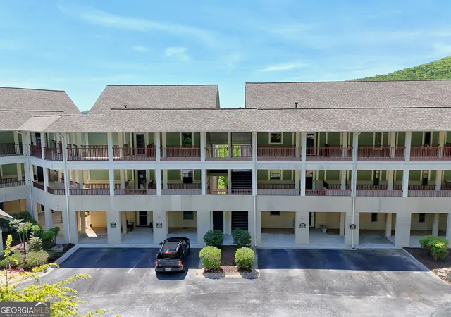 3rd image of 300 Banister Dr, Clayton, GA 30525
