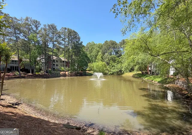 Listing Photo 2 - Condo for sale in building located at 1321 Kys Lake Dr NE, Brookhaven, GA 30319 - Unit #