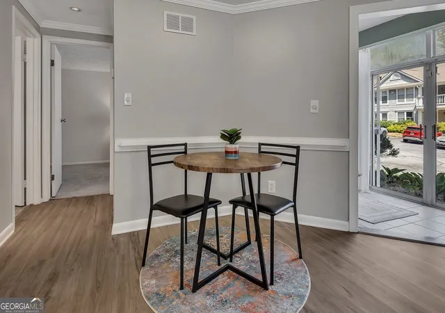 Listing Photo 4 - Condo for sale in building located at 1321 Kys Lake Dr NE, Brookhaven, GA 30319