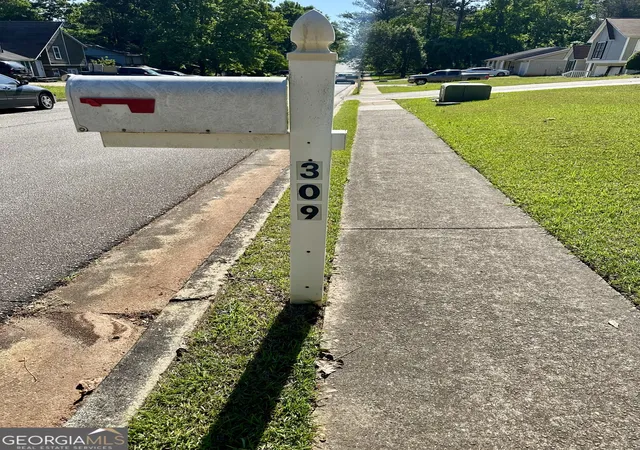 Photo 2 of Single family home for sale at 309 Windsor Walk Se, Conyers, GA 30094 | MLS# 10757298 | Listing updated on 2026-05-18