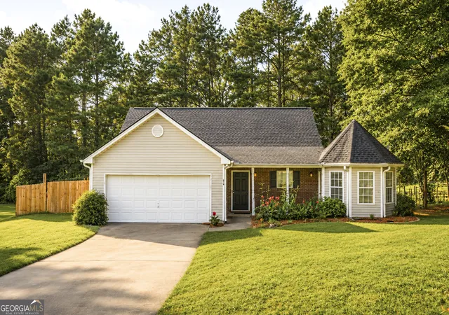 Photo 1 of Single family home for sale at 516 Cambridge Wy, Loganville, GA 30052 | MLS# 10813482 | Listing updated on 2026-09-27