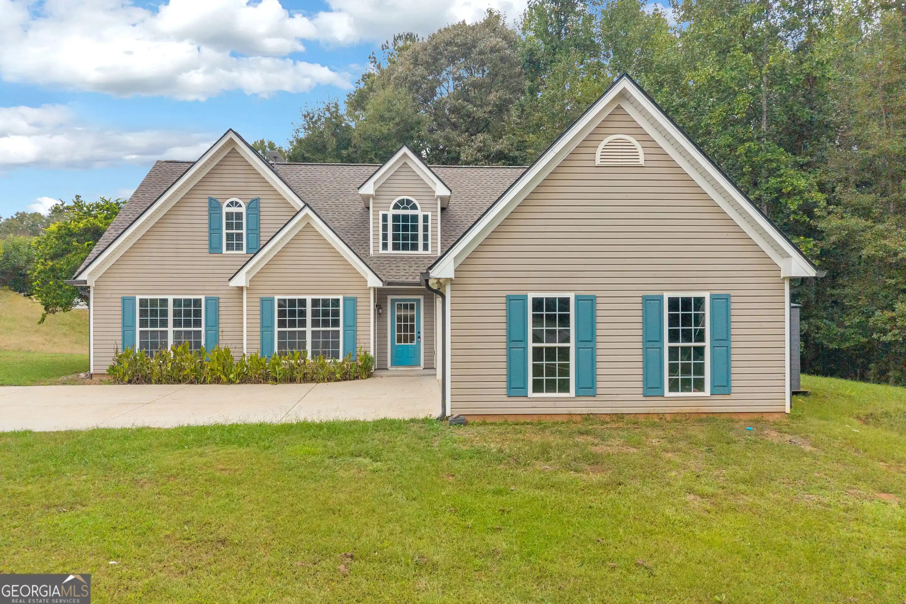 Photo 1 of Single family home for sale at 22 Maple Leaf Ct, Hoschton, GA 30548 | MLS# 10875543 | Listing updated on 2026-10-23
