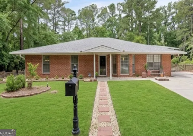 Photo 1 of Single family home for sale at 1001 Poppell Dr, Darien, GA 31305 | MLS# 10805922 | Listing updated on 2026-07-29