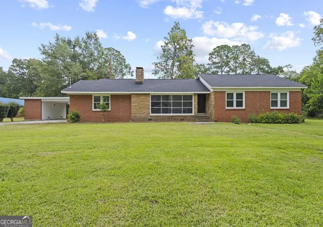 Photo 1 of Single family home for sale at 402 Westview Dr, Fort Valley, GA 31030 | MLS# 10835325 | Listing updated on 2026-09-11