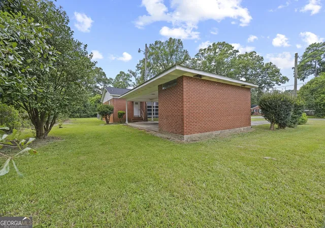 Photo 4 of Single family home for sale at 402 Westview Dr, Fort Valley, GA 31030 | MLS# 10835325 | Listing updated on 2026-09-27