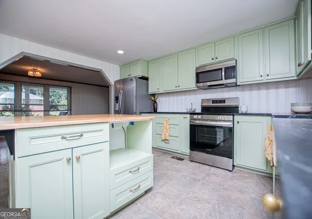 Photo 4 of Single family home for sale at 105 Sharp Dr, Carrollton, GA 30117 | MLS# 10836593 | Listing updated on 2026-09-14