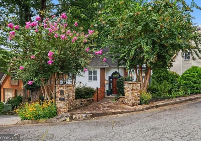 Photo 1 of Sale Pending at 906 Heritage Pl, Decatur, GA 30033 | MLS# 10820394 | Listing updated on 2026-08-25
