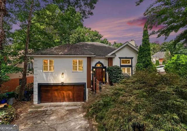 Photo 2 of Sale Pending at 906 Heritage Pl, Decatur, GA 30033 | MLS# 10820394 | Listing updated on 2026-08-25