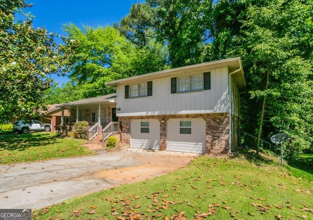Photo 2 of Single family home for sale at 802 San Miguel Dr, Stone Mountain, GA 30083 | MLS# 10622803 | Listing updated on 2026-09-23
