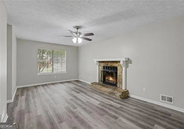 Photo 3 of Sale Pending at 5322 Walker Rd, Stone Mountain, GA 30088 | MLS# 10827686 | Listing updated on 2026-09-06