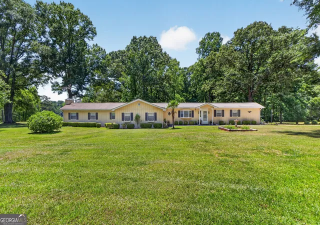Photo 3 of Sale Pending at 100 Bass Cir, Jackson, GA 30233 | MLS# 10768989 | Listing updated on 2026-09-02