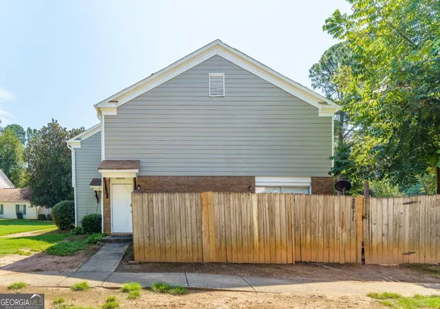 Photo 2 of Single family home for sale at 2611 Stratford Ln, Morrow, GA 30260 | MLS# 10827678 | Listing updated on 2026-08-31