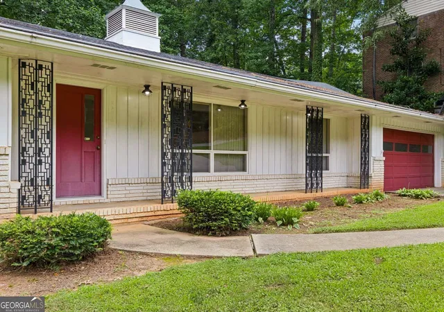 2nd image of 165 W Spalding Dr, Atlanta, GA 30328 | MLS# 10793781
