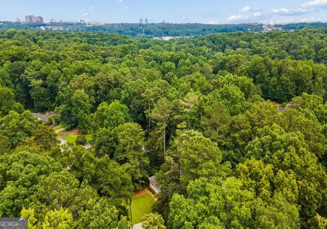 35th image of 165 W Spalding Dr, Atlanta, GA 30328 | MLS# 10793781