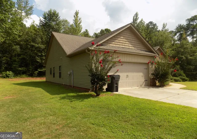 Photo 2 of Sale Pending at 529 Knollwood, Griffin, GA 30224 | MLS# 10589254 | Listing updated on 2025-12-17