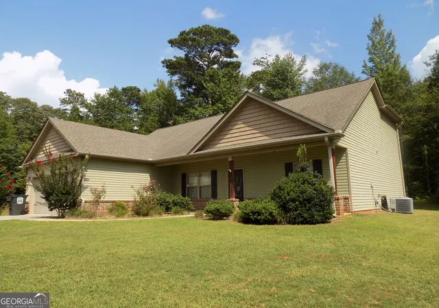Photo 3 of Sale Pending at 529 Knollwood, Griffin, GA 30224 | MLS# 10589254 | Listing updated on 2025-12-17