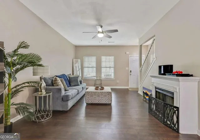 Listing Photo 5 - Condo for sale in building located at 3616 Ginnis Rd SW, Atlanta, GA 30331 - Unit #1