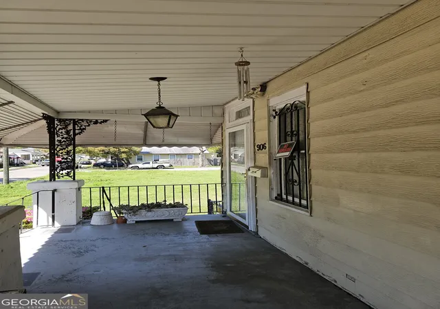 Photo 3 of Single family home for sale at 906 E 38th Street, Savannah, GA 31401 | MLS# 10714075 | Listing updated on 2026-04-30