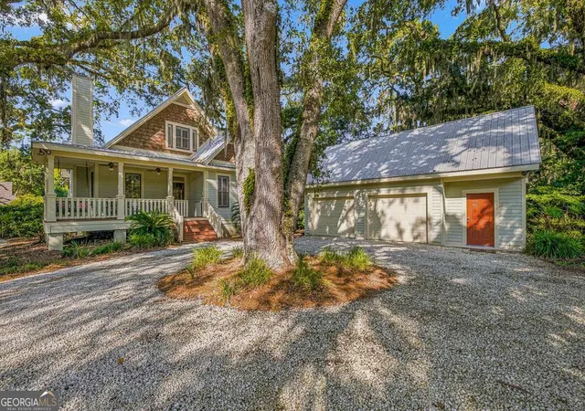 Photo 3 of Single family home for sale at 104 Youngwood Dr, St. Simons, GA 31522 | MLS# 10827551 | Listing updated on 2026-09-09