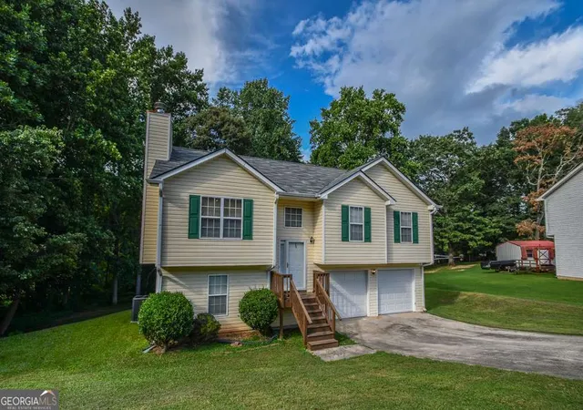 Photo 1 of Single family home for sale at 3864 Amber Glen Ln, Gainesville, GA 30507 | MLS# 10814262 | Listing updated on 2026-10-08