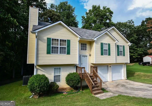 Photo 2 of Single family home for sale at 3864 Amber Glen Ln, Gainesville, GA 30507 | MLS# 10814262 | Listing updated on 2026-10-08