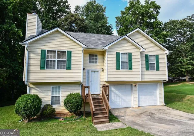 Photo 3 of Single family home for sale at 3864 Amber Glen Ln, Gainesville, GA 30507 | MLS# 10814262 | Listing updated on 2026-10-08