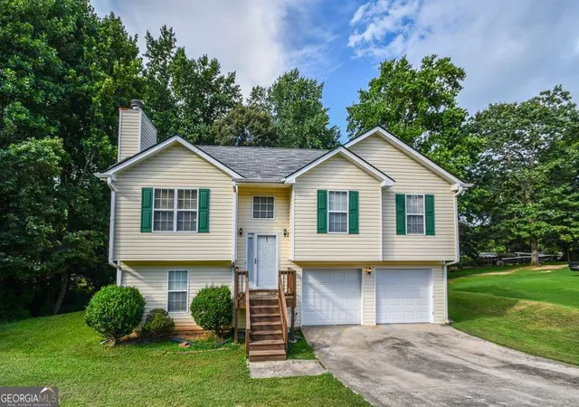 Photo 3 of Single family home for sale at 3864 Amber Glen Ln, Gainesville, GA 30507 | MLS# 10814262 | Listing updated on 2026-10-08