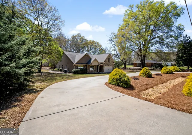 3rd image of 340 Grady Ave, Fayetteville, GA 30214 | MLS# 10790316